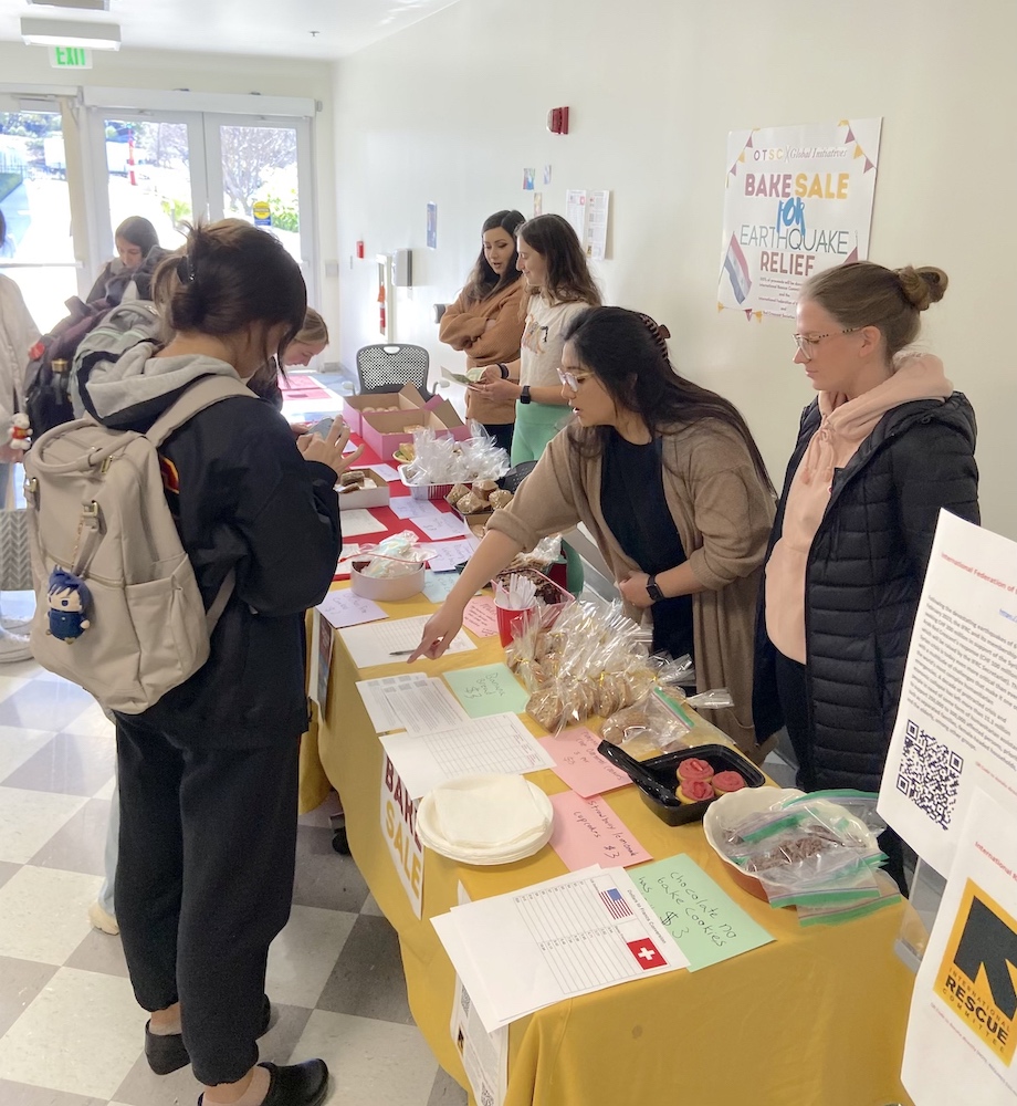 Volunteers Amber Butler (MA ’23), Roxana Honowitz (OTD ’25), Lorena Alvarado (OTD ’25), and Elizabeth Fey (OTD ’25) selling baked goods at lunchtime.