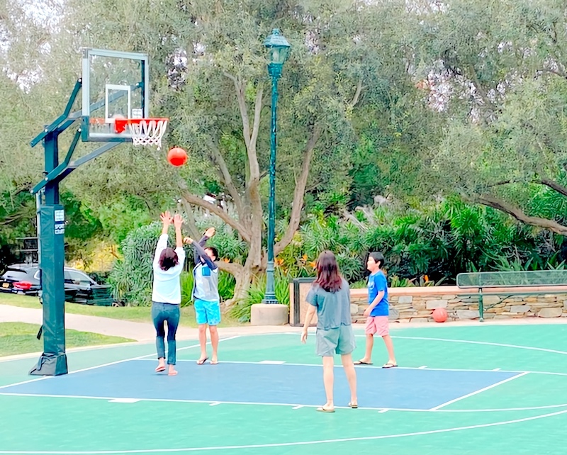family playing basketball
